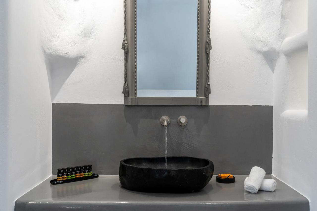 Villa Numa Santorini à Fira  Extérieur photo